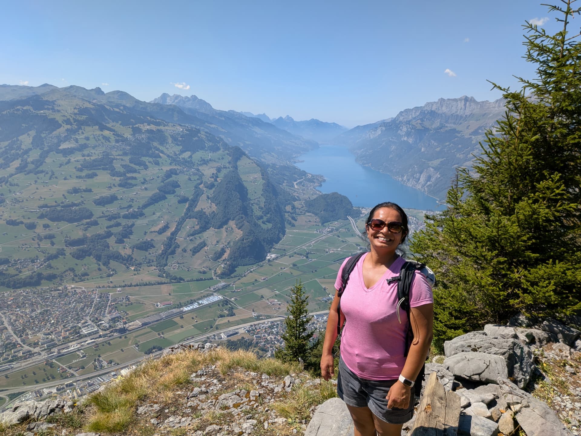 Shaili hiking above a lake in the Swiss Alps